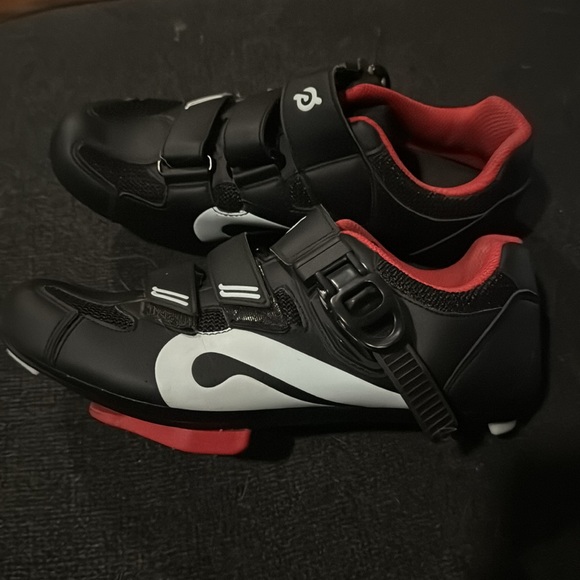 Peloton cycle shoes LIKE NEW - Picture 3 of 4